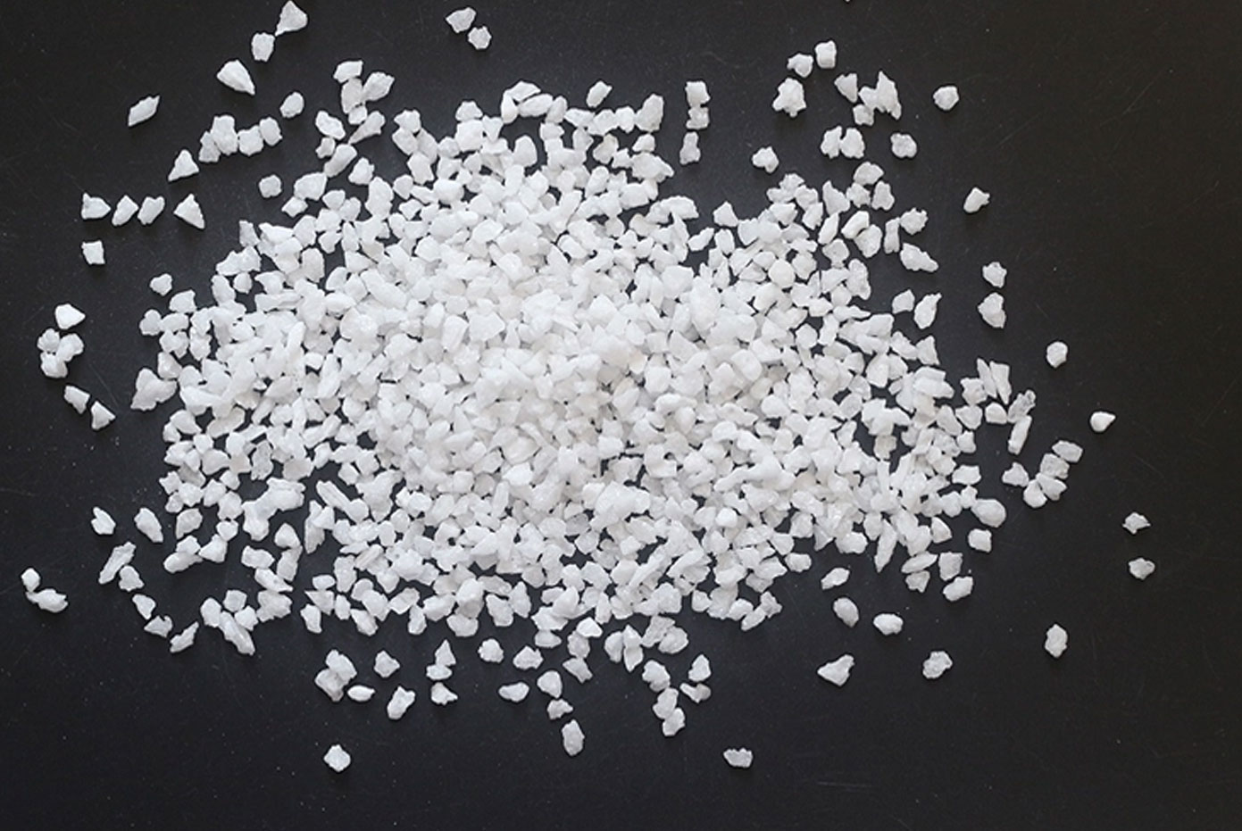  如何处理喷砂白刚玉加工后的废料以降低环境污染